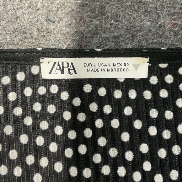 Zara Black and White Wrap Blouse with Long Sleeves - Picture 4 of 5